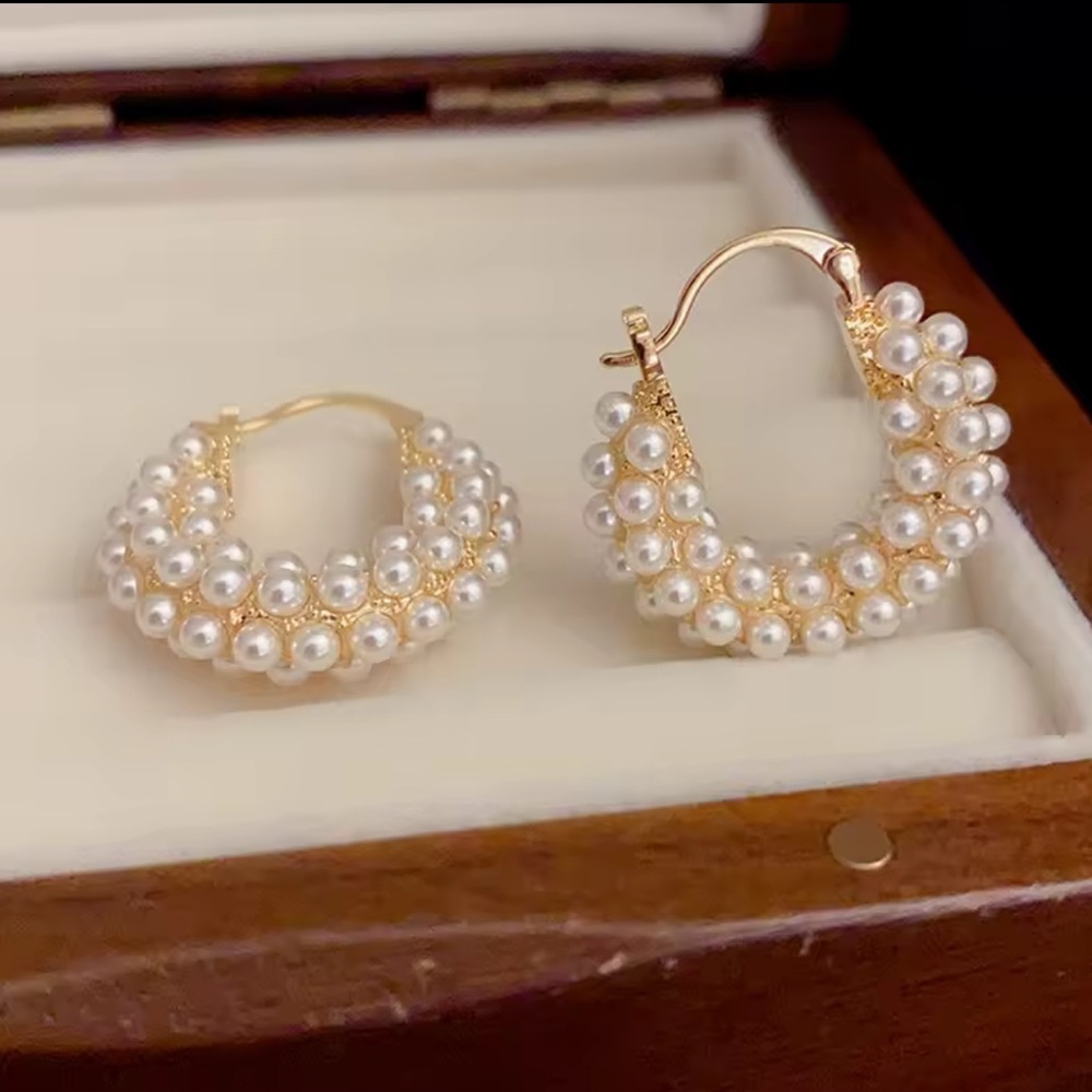 NEW! Elegant Vintage Pearl Hoop Earrings. A6-186 - Picture 4 of 8